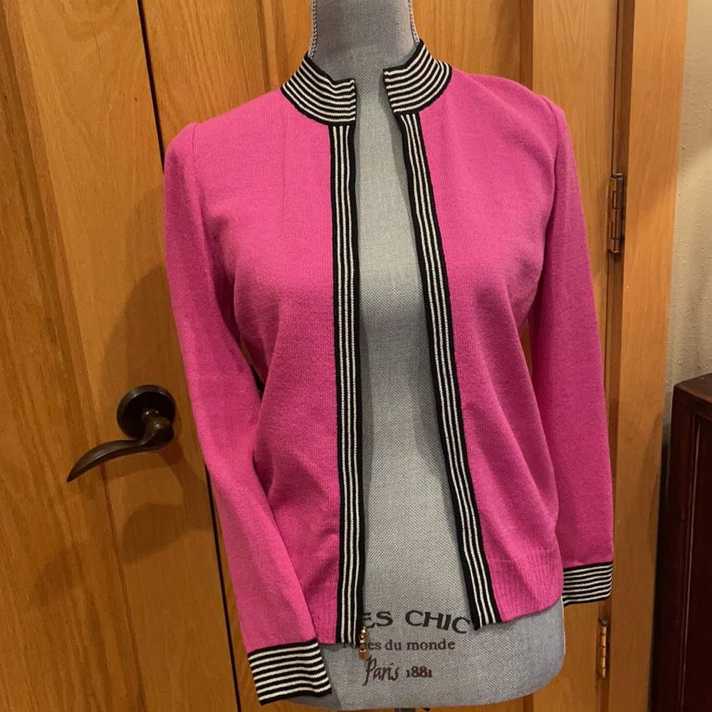 St. John zipper cardigan in a beautiful pink and trimmed in stripes. Size P